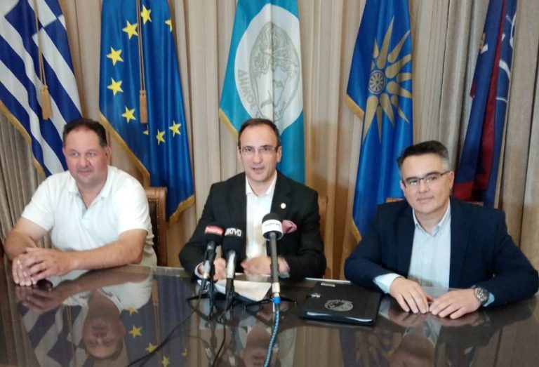 Δήμος Σερρών: Υπογράφηκε η σύμβαση για την προμήθεια ενός πολυμηχανήματος τύπου Unimog και παρελκόμενων εξαρτημάτων