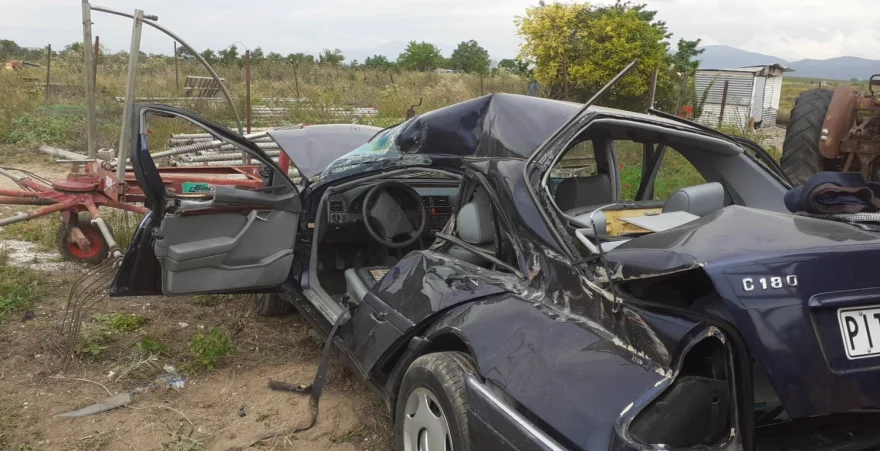Θανατηφόρο τροχαίο στη Λάρισα: Νεκρός ο οδηγός, τραυματίστηκε η συνοδηγός - φωτογραφίες