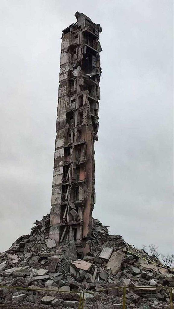 Η ζωή «εν τάφω», μητέρας και κόρης, κάτω από τα ερείπια της βομβαρδιζόμενης Μαριούπολης