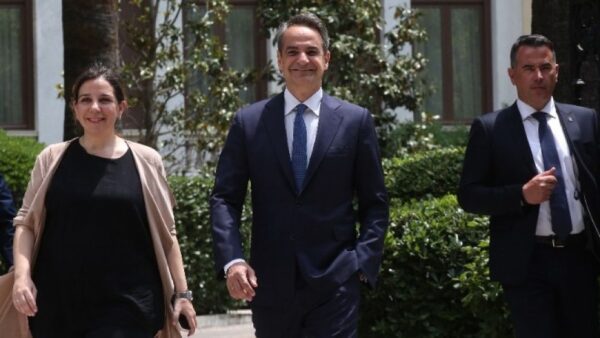 Κατέθεσε την εντολή ο Κυρ. Μητσοτάκης- Την Τρίτη, στις 11:00, ο Αλ. Τσίπρας στην ΠτΔ