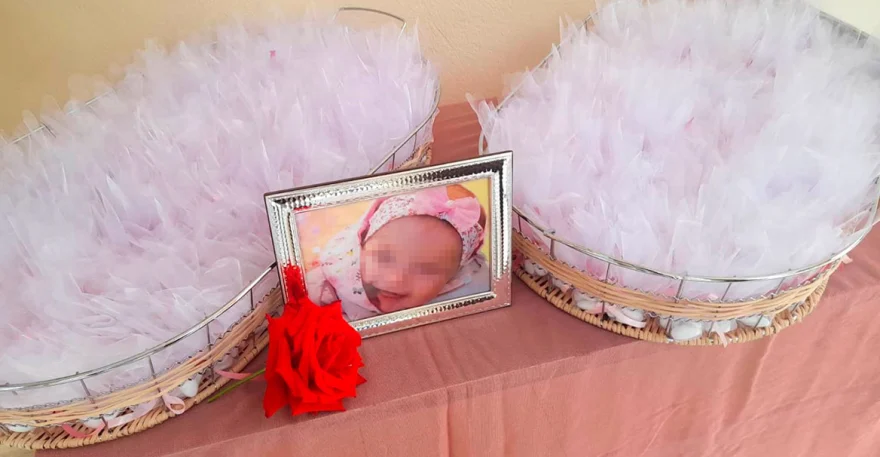Άρτα: «Ράγισαν» καρδιές στην κηδεία της μικρής Λυδίας  - Bίντεο και φωτογραφίες