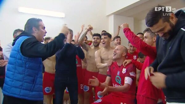 Στη Super League μετά από 12 χρόνια ο Πανσερραϊκός- Έξαλλοι πανηγυρισμοί στα αποδυτήρια για την άνοδο