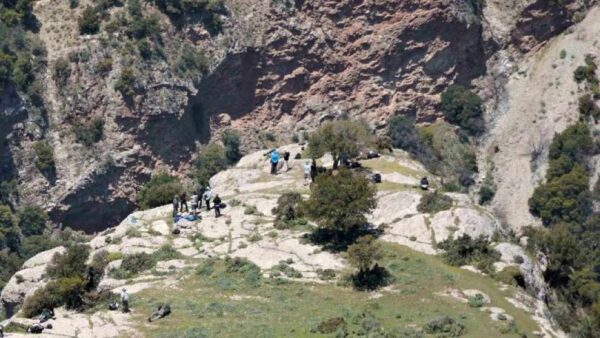 Ένας διαφορετικός τουρισμός: Φωτογραφίζοντας τα αεροσκάφη που χορεύουν στα φαράγγια