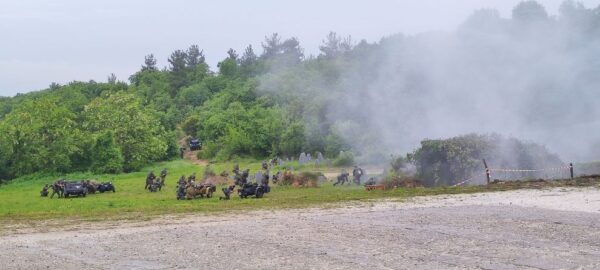 Δείτε βίντεο: Η ιστορία «ζωντάνεψε» και σκόρπισε δυνατές συγκινήσεις στο «ΡΟΥΠΕΛ 1941 – Η ΑΝΑΒΙΩΣΗ»
