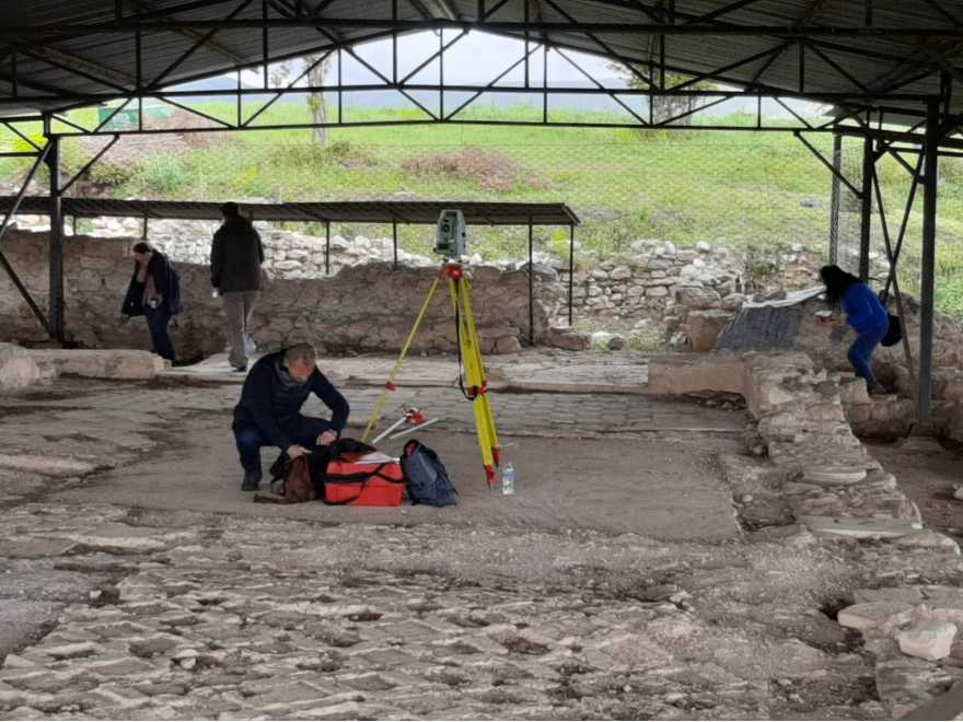 Σέρρες: Εργασίες αποτύπωσης και τοπογραφικής μελέτης των στεγασμένων μνημείων στον αρχαιολογικό χώρο Τερπνής- φωτογραφίες