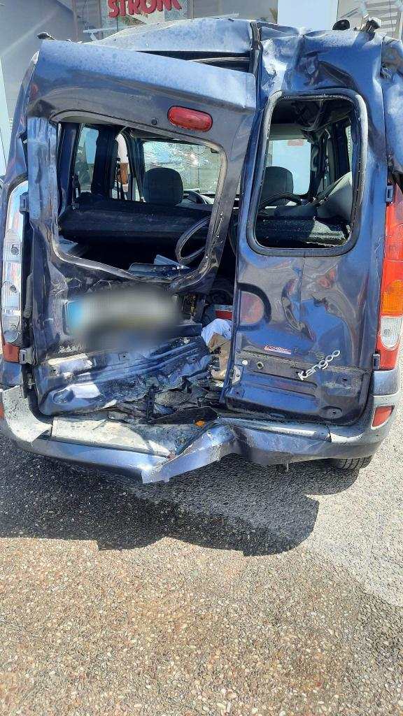 Τραγικό δυστύχημα στην Παραλιακή: Μηχανή συγκρούστηκε με επτά αυτοκίνητα