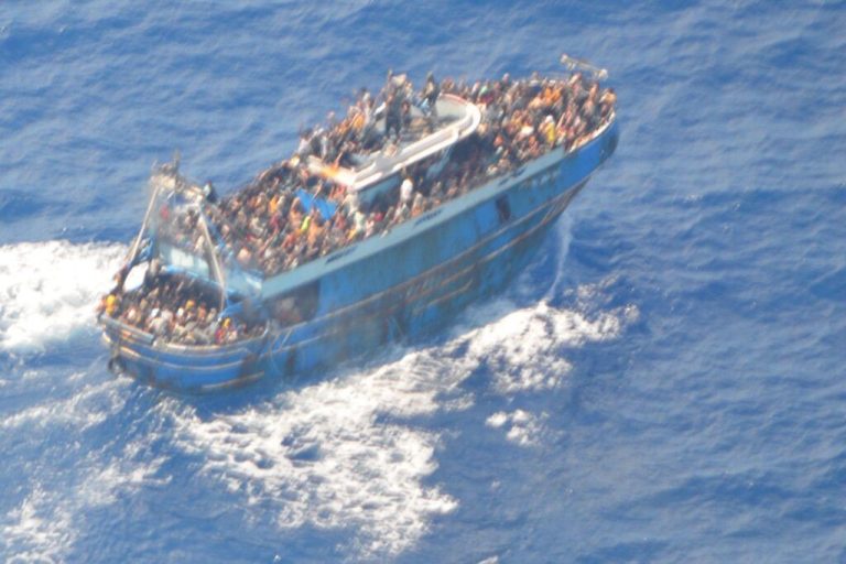 Φωτογραφίες – σοκ πάνω στο σκάφος λίγο πριν την τραγωδία σε διεθνή ύδατα ανοιχτά της Πύλου