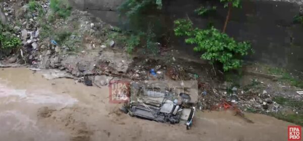 Καταστροφές από υπερχείλιση ρέματος στη Θεσσαλονίκη