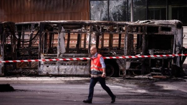 Γαλλία: Νεκρός διαδηλωτής - Έπεσε από ταράτσα κτηρίου κατά τη διάρκεια ταραχών