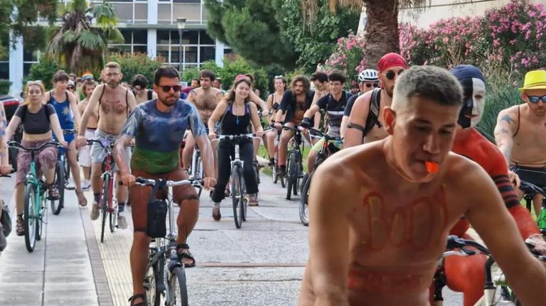 Γυμνή ποδηλατοδρομία για 16η χρονιά στη Θεσσαλονίκη- Δείτε φωτογραφίες