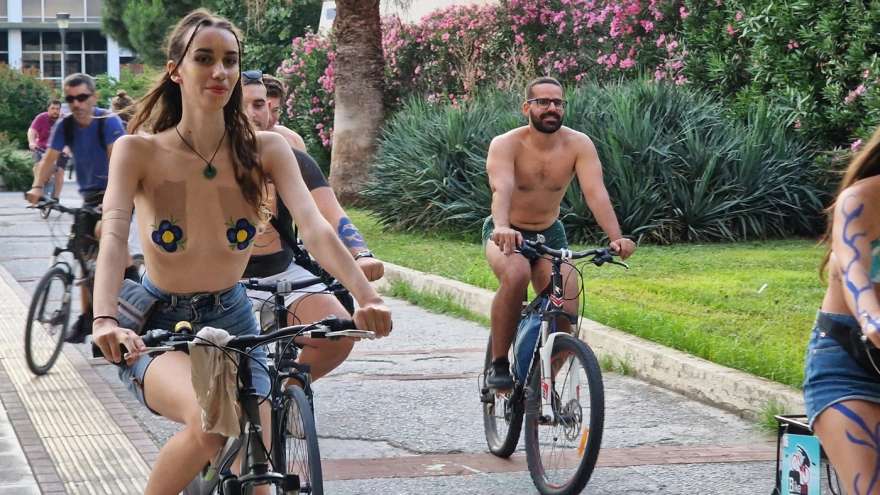 Γυμνή ποδηλατοδρομία για 16η χρονιά στη Θεσσαλονίκη- Δείτε φωτογραφίες
