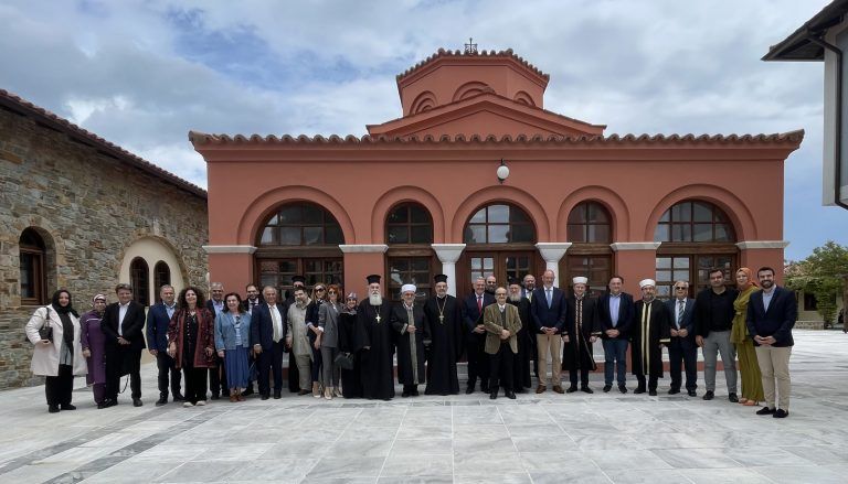 Θεσσαλονίκη: Μουσουλμάνες και Xριστιανές από τη Θράκη υποβάλλονται σε μαστογραφία σε γυναικείο μοναστήρι της Ορμύλιας