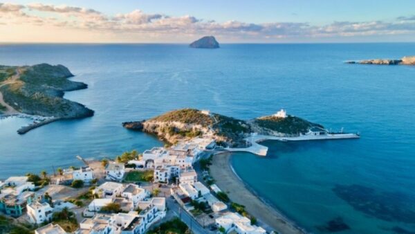 Κύθηρα: Το μαγικό νησί της Αφροδίτης, του έρωτα και των αντιθέσεων
