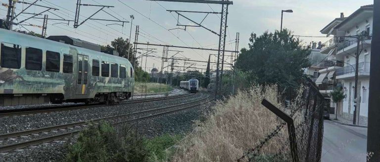 Λάθος “συναγερμός” για τα δύο τρένα στη Λάρισα – Έκαναν απλά ελιγμούς πρόσδεσης