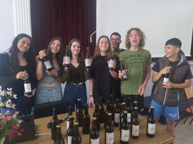 Ροδόπη: Τη δική τους μπύρα παρασκεύασαν μαθητές του Γυμνασίου Διαπολιτισμικής Εκπαίδευσης Σαπών