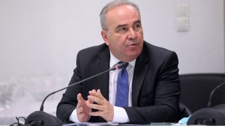 Αναπληρωτής Υπουργός Εθνικής Οικονομίας και Οικονομικών ο Νίκος Παπαθανάσης