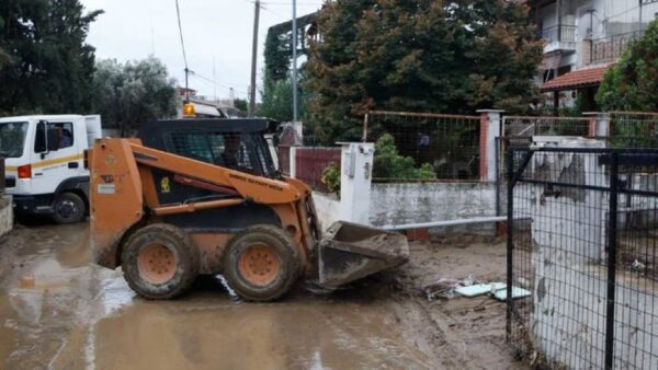 Θεσσαλονίκη: Συνεχίζεται η ακραία νεροποντή - Δεκάδες κλήσεις για απάντληση υδάτων, διακοπές υδροδότησης και άλλα προβλήματα