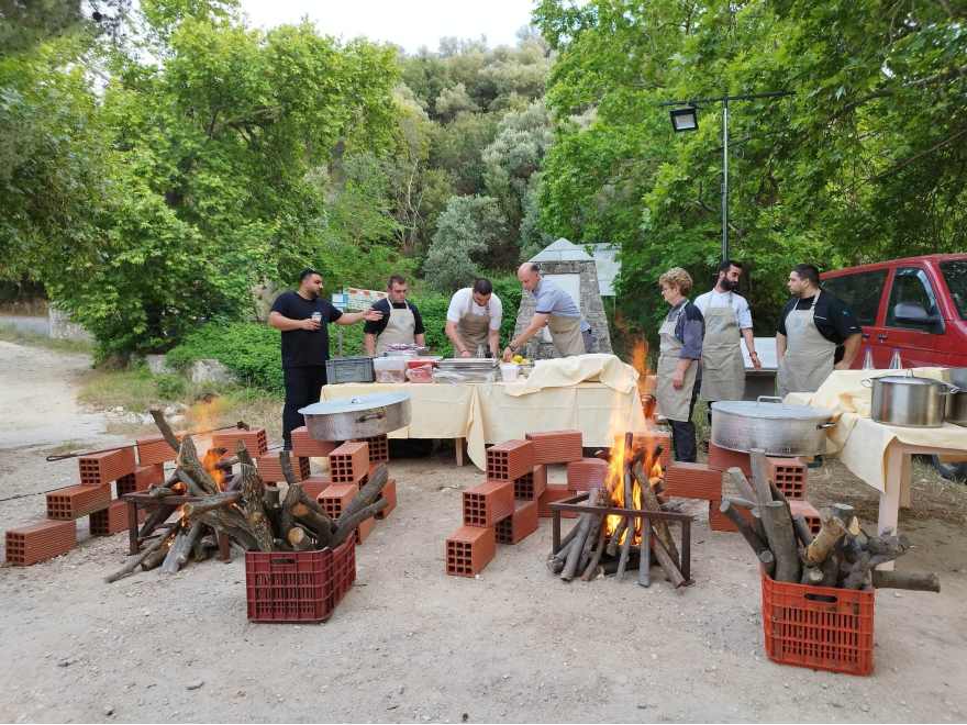 Δείτε φωτογραφίες: Είκοσι σεφ στην οριογραμμή του Αγίου Όρους τίμησαν τις συνταγές του γέροντα Επιφάνιου