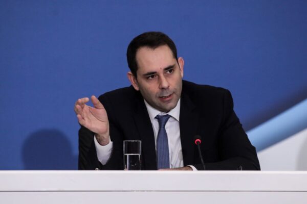 Θάνος Πετραλιάς: Το βιογραφικό του νέου υφ. Εθνικής Οικονομίας και Οικονομικών