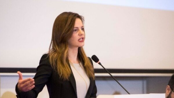Ε. Αχτσιόγλου: "Χρειαζόμαστε μια πολιτική λαϊκά κατανοητή και κοινωνικά αναγκαία"