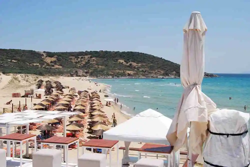 Έξυπνα κόλπα για να διώξετε την άμμο μετά το μπάνιο στη θάλασσα