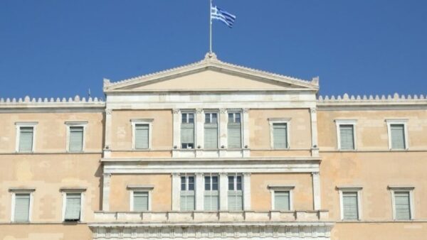 Υπερψηφίστηκε επί της αρχής το ν/σ για κυρώσεις ΠΝΠ για e-ΕΦΚΑ και πληρώματα ΕΚΑΒ