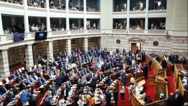 Ορκίζεται η νέα Βουλή