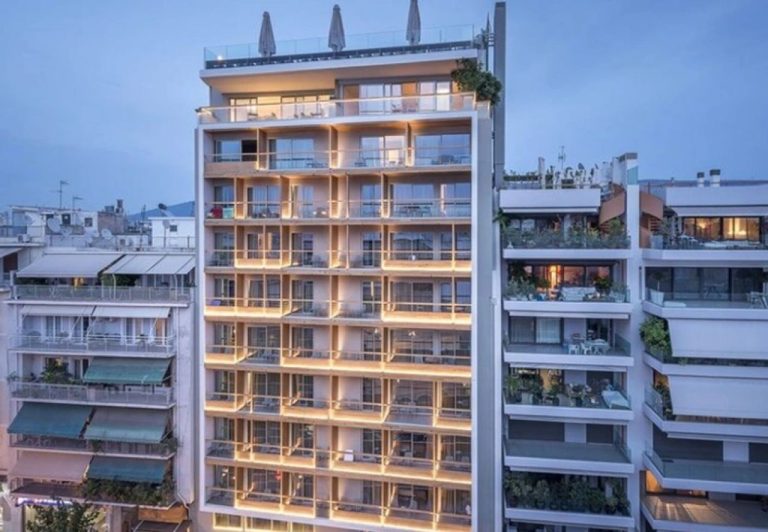 Υπουργείο Τουρισμού: Κλείνει άμεσα το ξενοδοχείο Coco-Mat που «κρύβει» τη θέα προς την Ακρόπολη