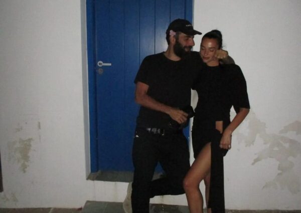 Dua Lipa: Στη Σίφνο για διακοπές με τον γιο του Κώστα Γαβρά