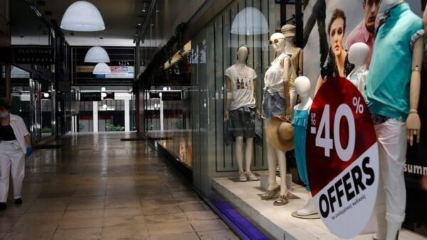Μεγάλες εκπτώσεις και υπερεπάρκεια προϊόντων