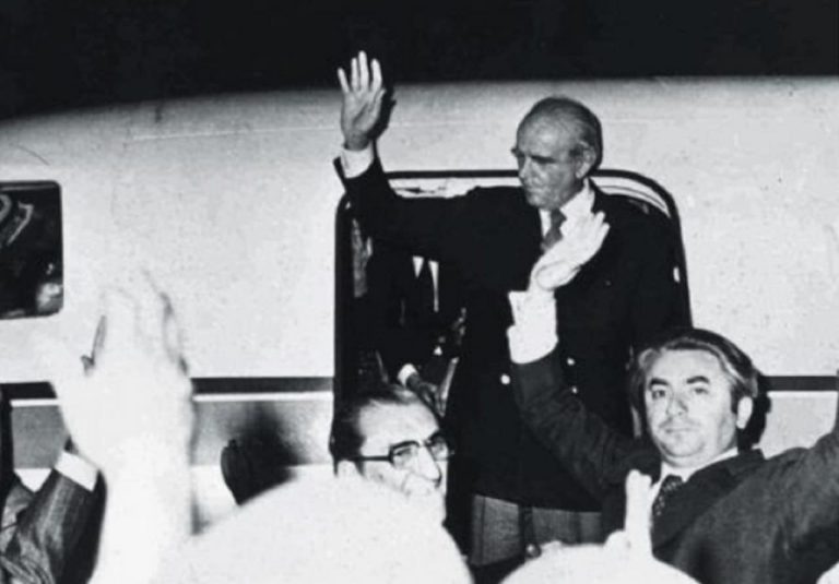 Σαν σήμερα: 23 Ιουλίου του 1974 καταρρέει η χούντα - Επιστρέφει ο Κωνσταντίνος Καραμανλής