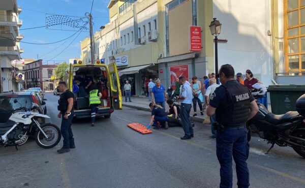 Καβάλα: ΙΧ έπεσε πάνω σε κιόσκι - Τραυμάτισε δύο παιδιά, στο αυτόφωρο ο 20χρονος οδηγός