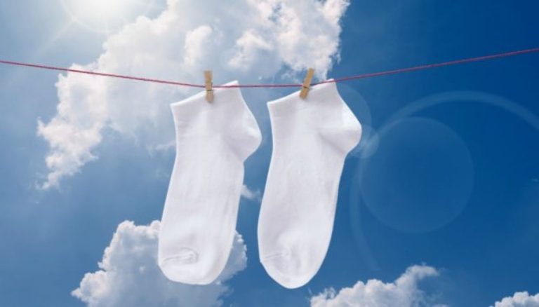 Πώς θα κάνετε τις βρώμικες λευκές κάλτσες σας… πεντακάθαρες!