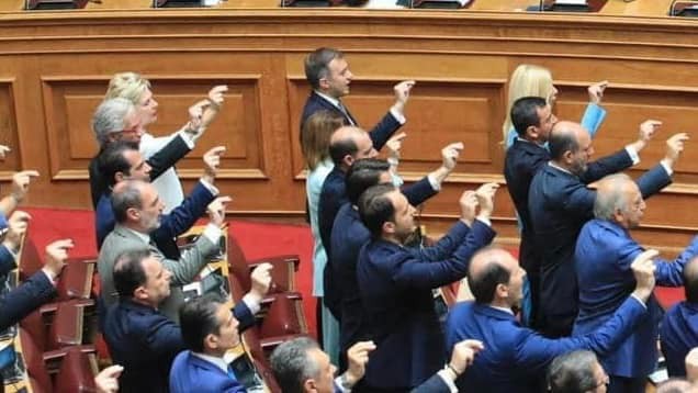 Τάσος Χατζηβασιλείου: Για τρίτη φορά ορκίστηκε βουλευτής- "Μεγάλη η τιμή και η ευθύνη"