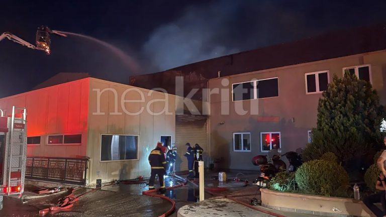 Κρήτη: Σημαντικές υλικές ζημιές από τη φωτιά στο πιεστήριο της εφημερίδας «Νέα Κρήτη»