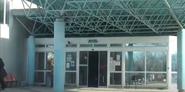 Τροχαίο στις Σέρρες: Πατέρας και μητέρα χωρίς ζώνη, στην αγκαλιά το κοριτσάκι