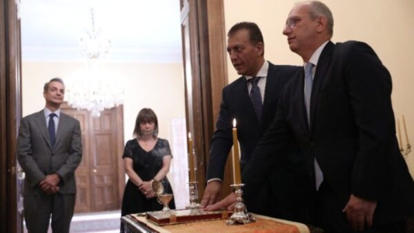 Προεδρικό Μέγαρο: Ορκίστηκαν ο Γιάννης Οικονόμου και ο Γιάννης Βρούτσης