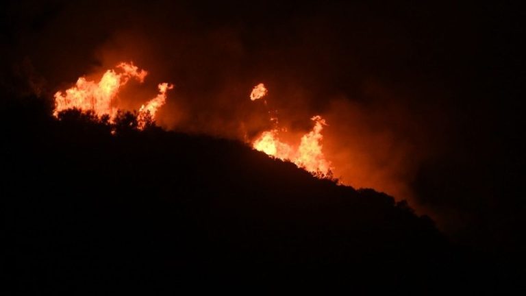 Μαίνεται η φωτιά στο Βελεστίνο - Δραματικές στιγμές έζησαν οι κάτοικοι της Νέας Αγχιάλου