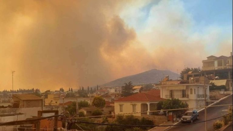 Φωτιά στη Μαγνησία: Εκκενώνονται οι περιοχές Καραμπά και Αγχιάλου – Μήνυμα από το 112