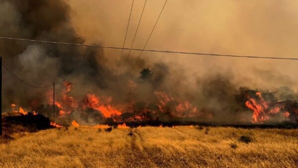 Πύρινη κόλαση χωρίς τέλος στη Ρόδο – Μάχη σε Μαλώνα και Μάσσαρι