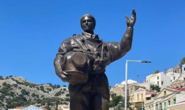 Άγαλμα για την πρώτη γυναίκα δύτρια θα στηθεί στο λιμάνι της Σύμης
