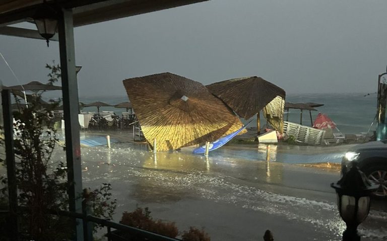 Ισχυρό μπουρίνι προκάλεσε ζημιές στην παραλία Οφρυνίου -Δείτε φωτογραφίες & video