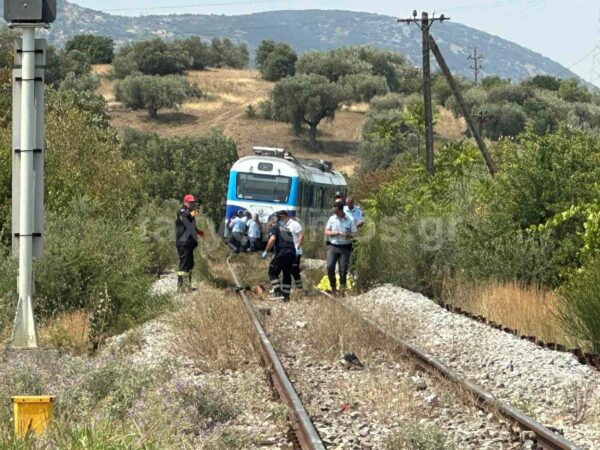 Βόλος: Αμαξοστοιχία παρέσυρε και διαμέλισε μοτοσικλετιστή -Φέρεται να παραβίασε τις κατεβασμένες μπάρες
