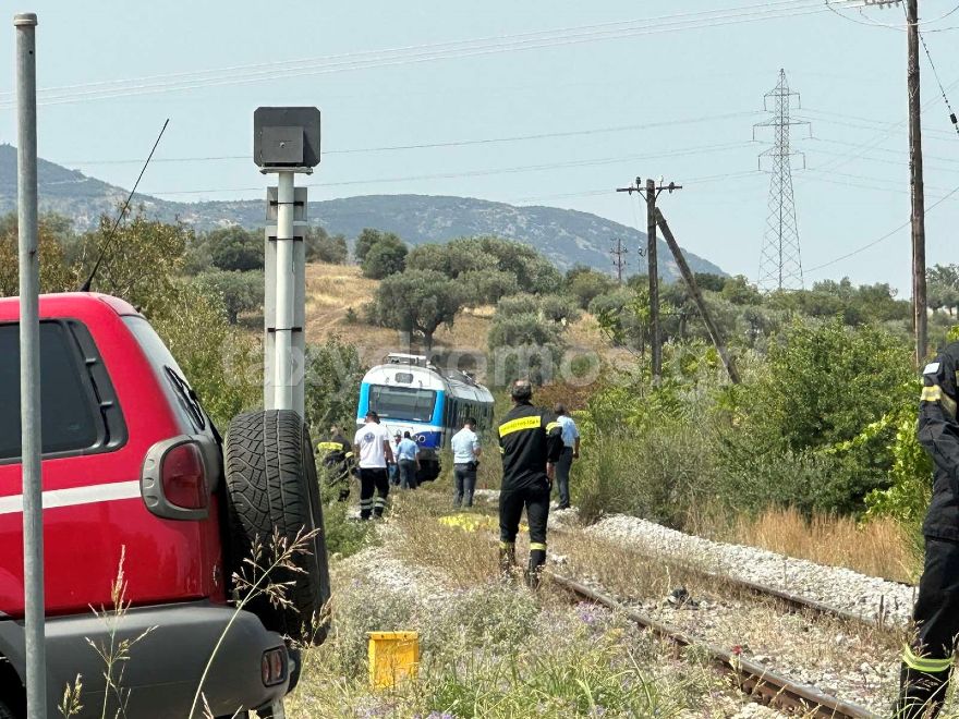 Βόλος: Αμαξοστοιχία παρέσυρε και διαμέλισε  μοτοσικλετιστή -Φέρεται να παραβίασε τις κατεβασμένες μπάρες