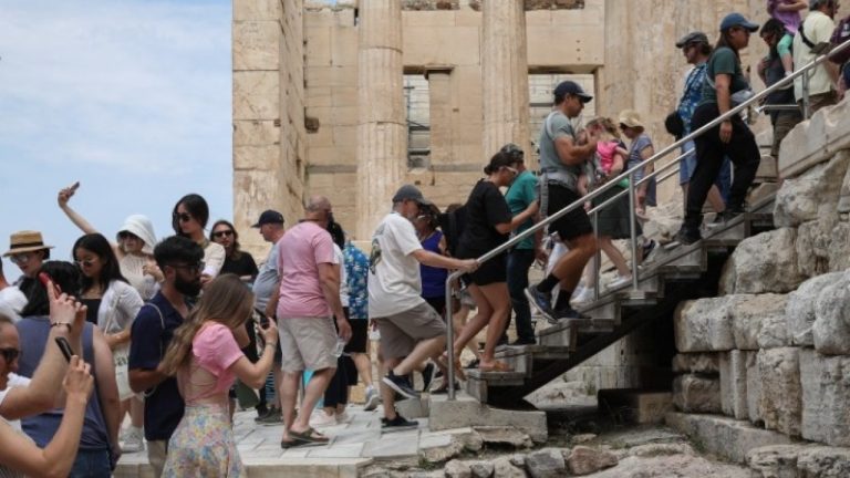 Την εγκατάσταση των πρώτων σημείων αυτόματης έκδοσης εισιτηρίων σε Ακρόπολη, Αρχαία Ολυμπία, Επίδαυρο και Δελφούς ανακοίνωσε η Visa