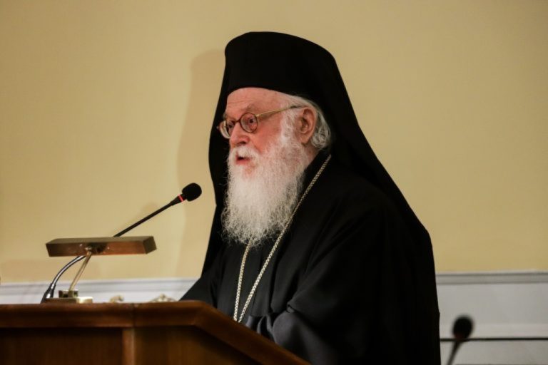 Ιεράς Σύνοδος Εκκλησίας της Αλβανίας: Καταγγελία για αρχιμανδρίτη που υβρίζει τον Αρχιεπίσκοπο Αναστάσιο στα κοινωνικά δίκτυα