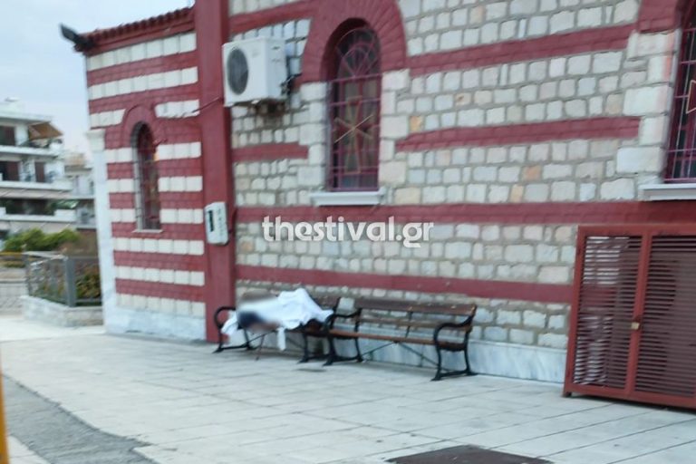 Θεσσαλονίκη: Άστεγος άφησε την τελευταία του πνοή σε παγκάκι εκκλησίας -φωτο
