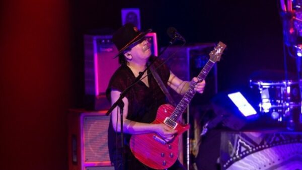 Κυκλοφόρησε το πρώτο τρέιλερ για το ντοκιμαντέρ «Calros» για τη ζωή του Κάρλος Σαντάνα