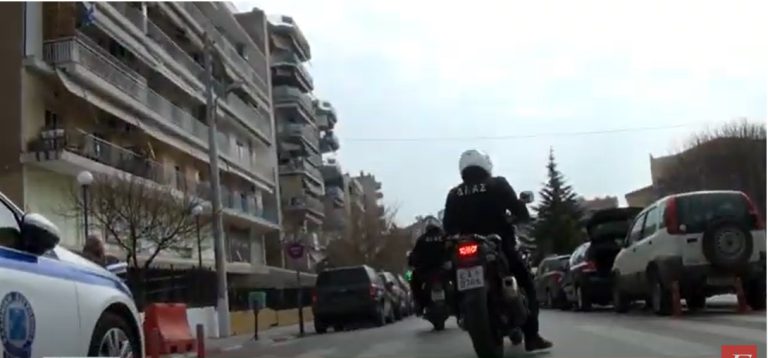 Σέρρες: Άνδρας που οδηγούσε μοτοσικλέτα έκλεβε τσάντες από γυναίκες- video