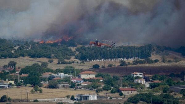 Μάχη με τις φλόγες σε Νίψα και Μοναστηράκι δίνουν στον Έβρο οι δυνάμεις